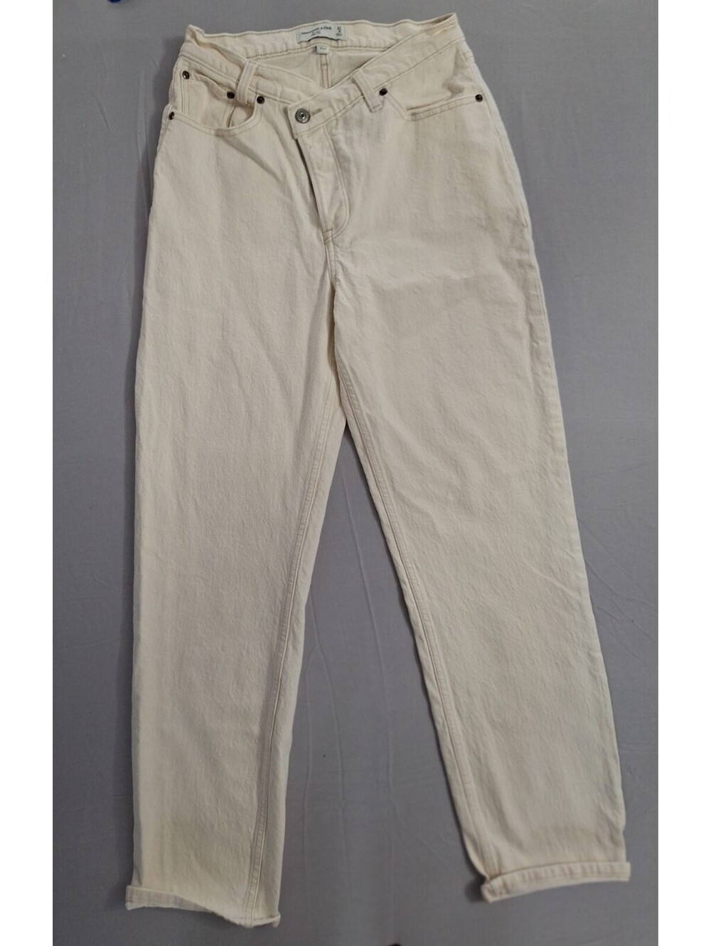 Abercrombie Curve Love Dad High Rise Jeans Cream Asymmetric Button Fly 27/4 EUC